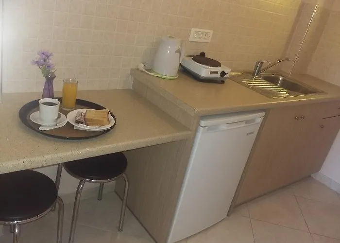Yakinthos Hotel